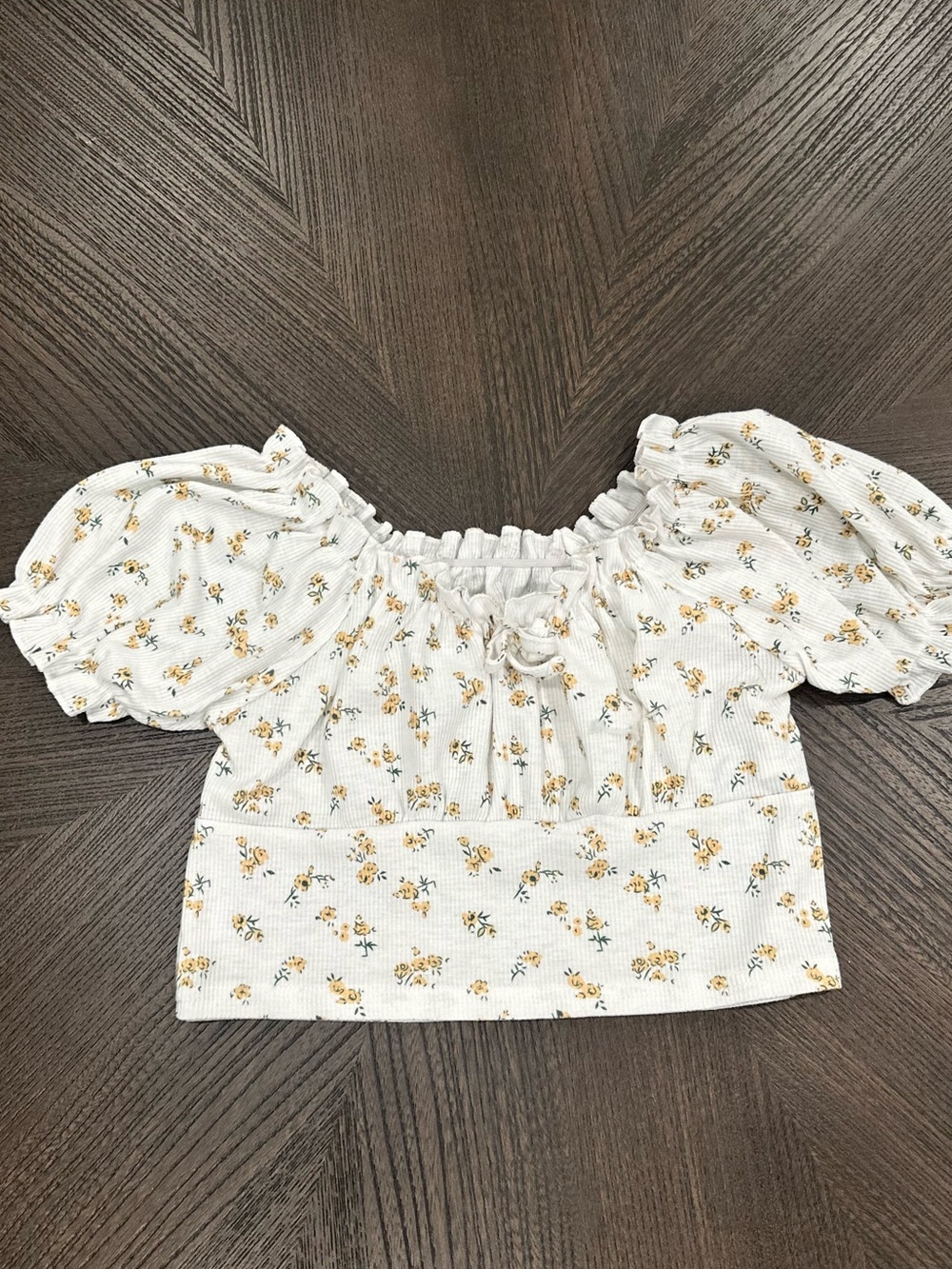 SHEIN White Ribbed Floral Puff-Sleeve Crop Top